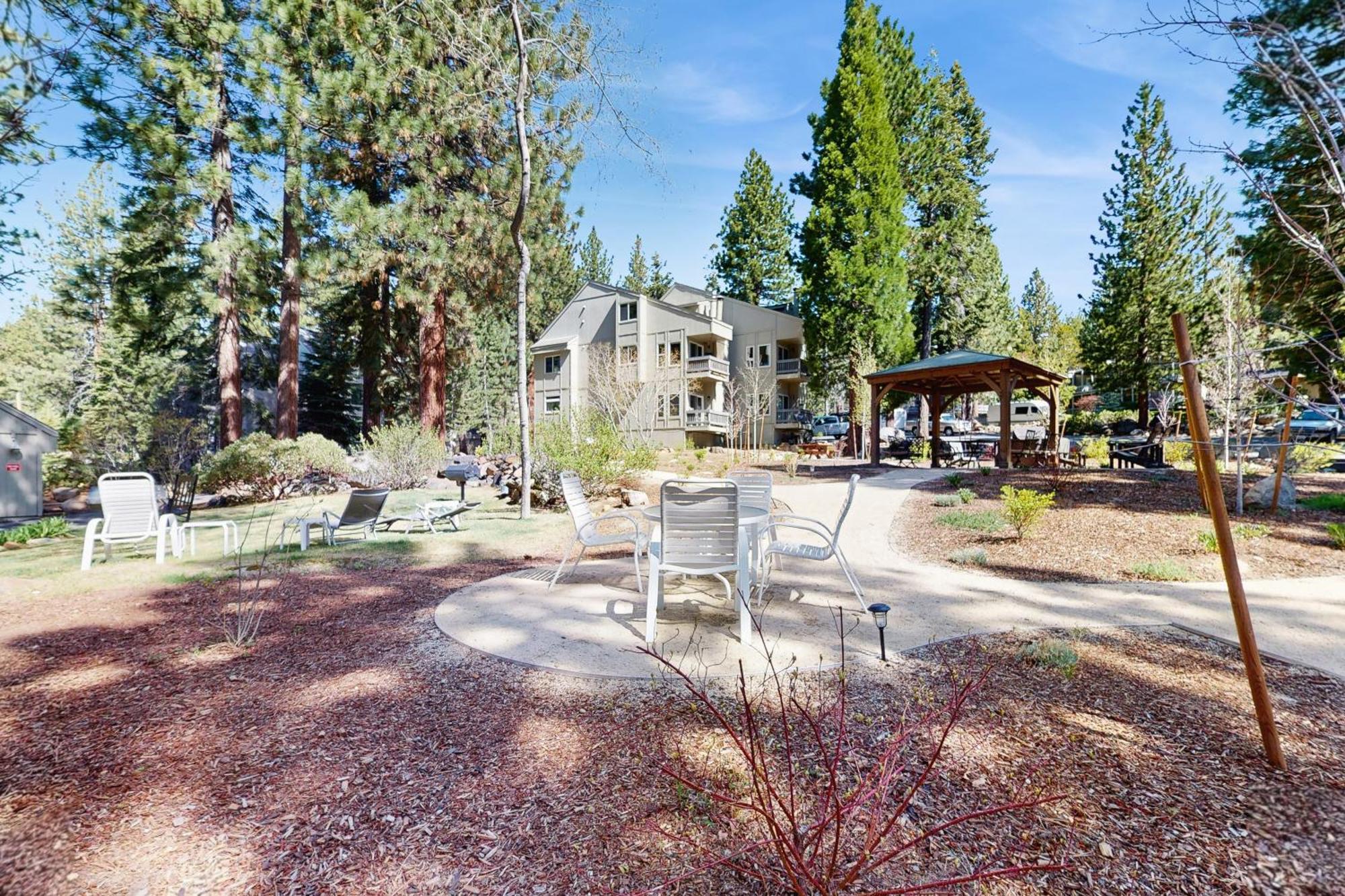 אינקליין וילג' Tahome & Tahoe Place מראה חיצוני תמונה